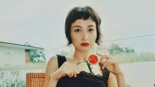 娱乐吃瓜女配变成女生,她如何华丽转身？